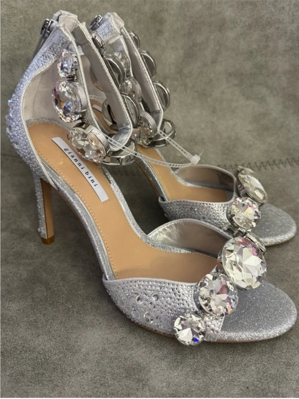 NWT Gianni Bini Oaklynn Rhinestone Jeweled
Ankle Cuff Dress Sandals Sz 9 - Picture 3 of 6